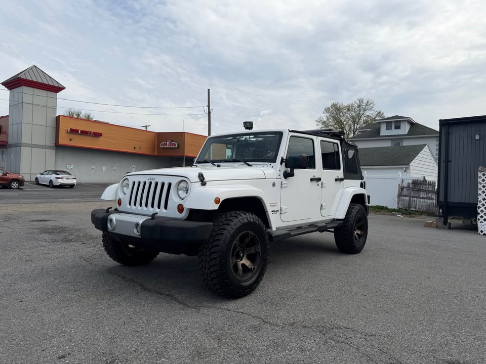 2013 Jeep Wrangler Unlimited Sahara SUV
