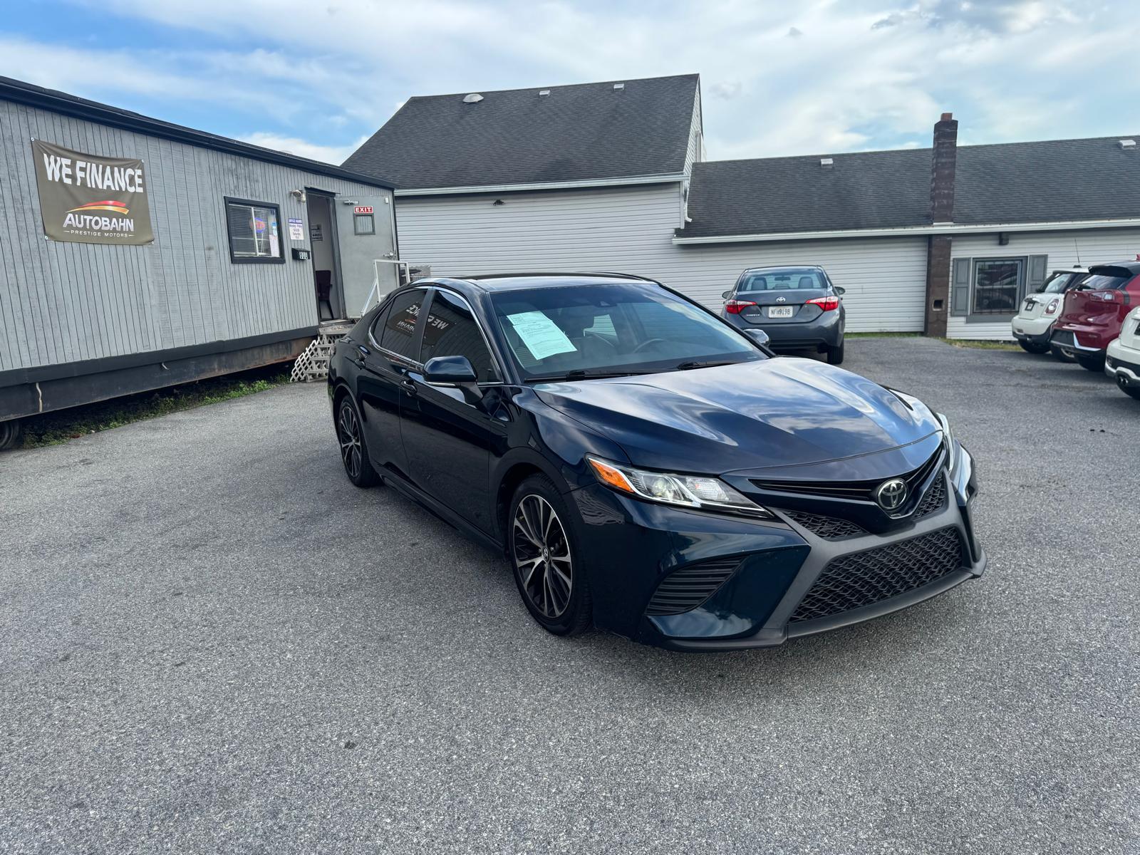 2018 Toyota Camry SE Sedan